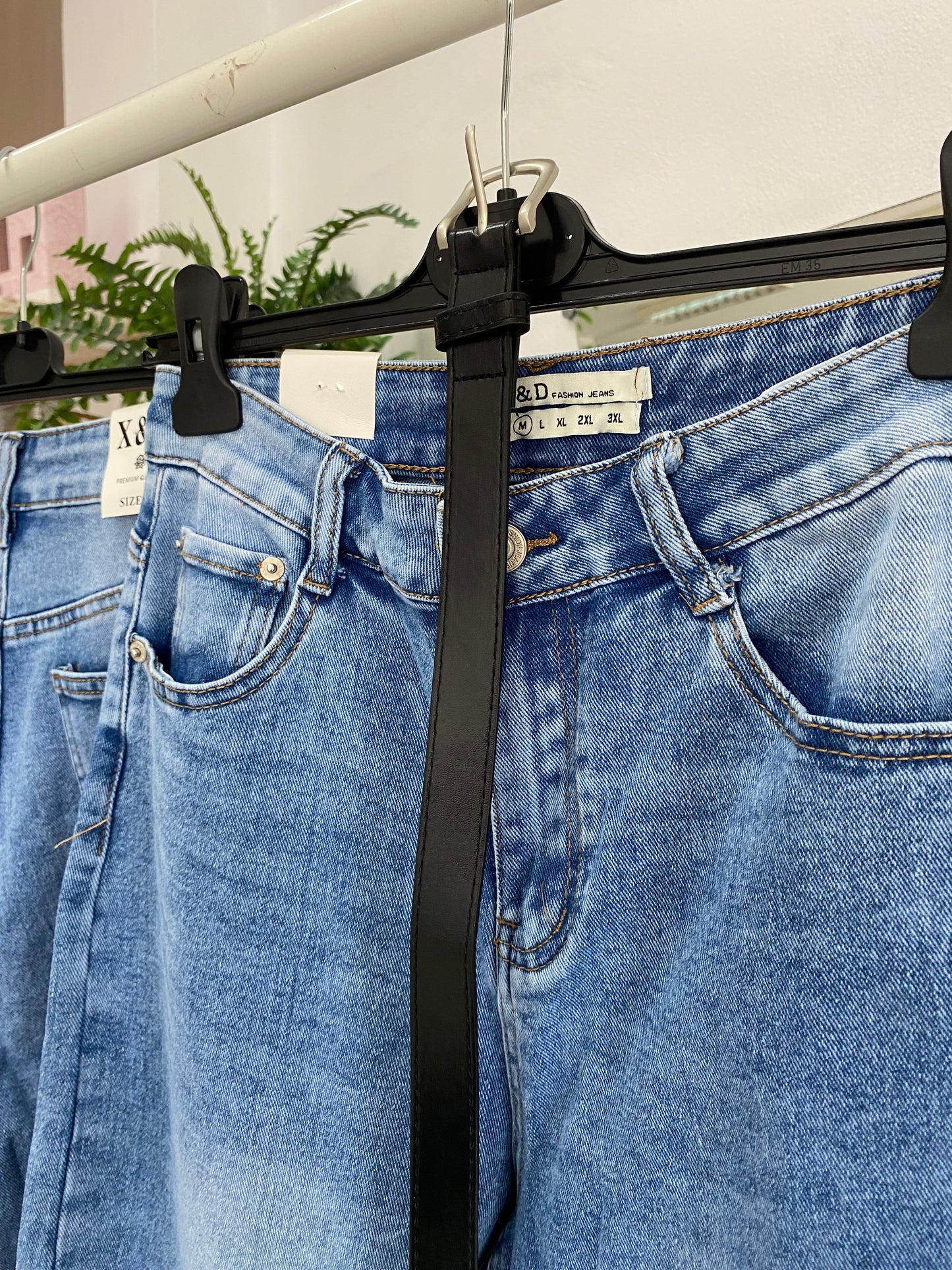 Jeans ballon con cinto