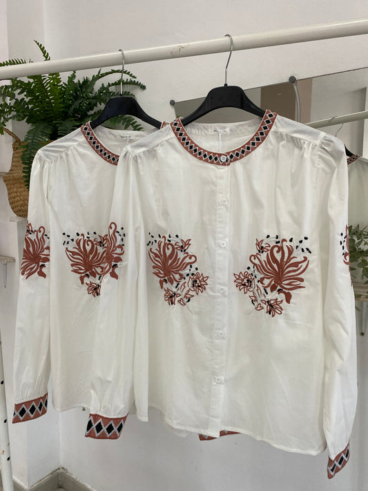 Blusa bordada